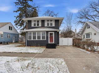 1006 Cottonwood St, Grand Forks, ND 58201