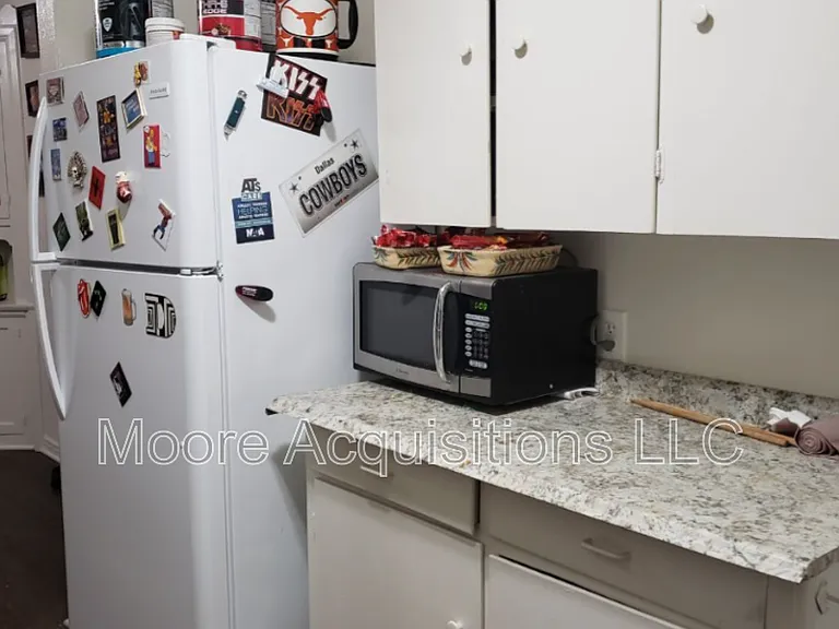 1306 N Travis St — Photo 8
