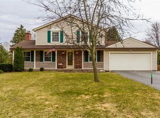 77 Burningtree Ln, Penfield, NY