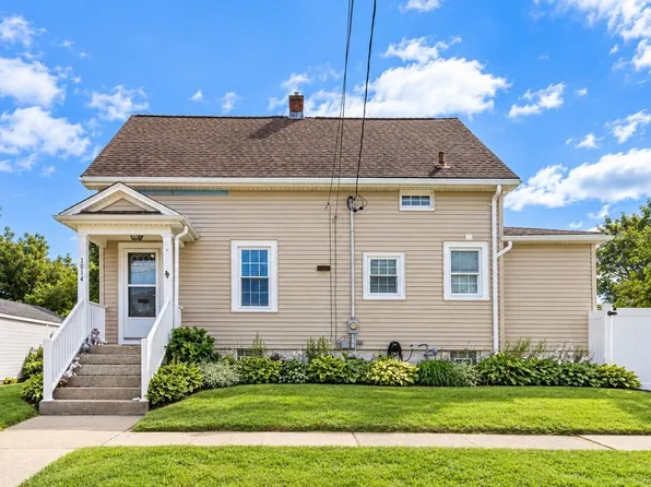 1014 Tacoma St, New Bedford, MA 02745