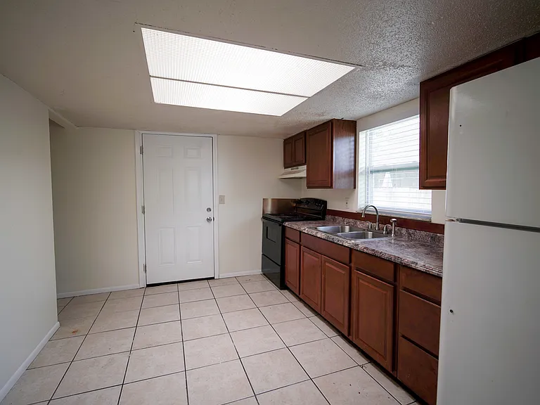 1521 Clark St #1521 — Photo 8