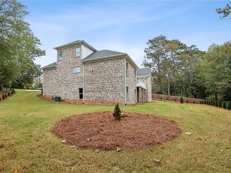 3750 Robinson Rd NE — Photo 50