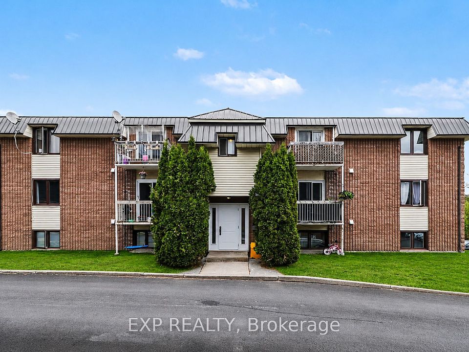 1st image of 875 Laurier St #12