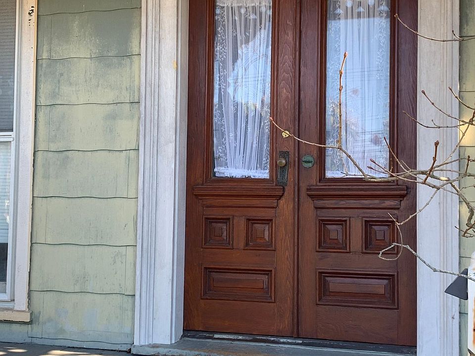 Romantic Victorian entrance. Private entrance for second floor apartment