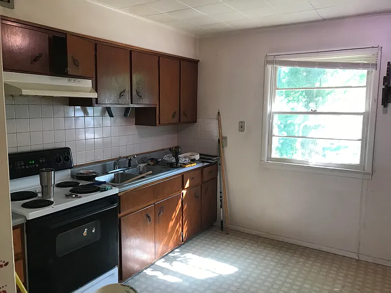202 McFarland St — Photo 10