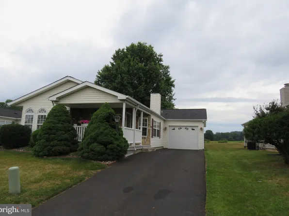 588 Bent Pine Cir, New Hope, PA 18938