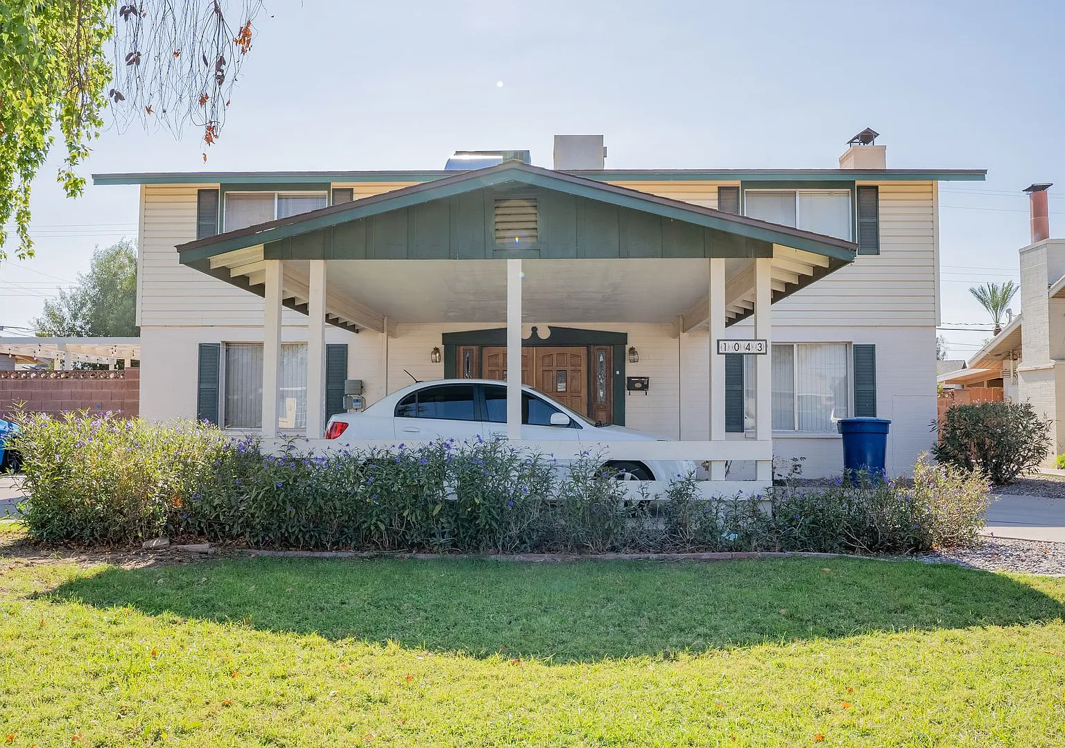 1043 East Loma Vista Drive — Photo 1