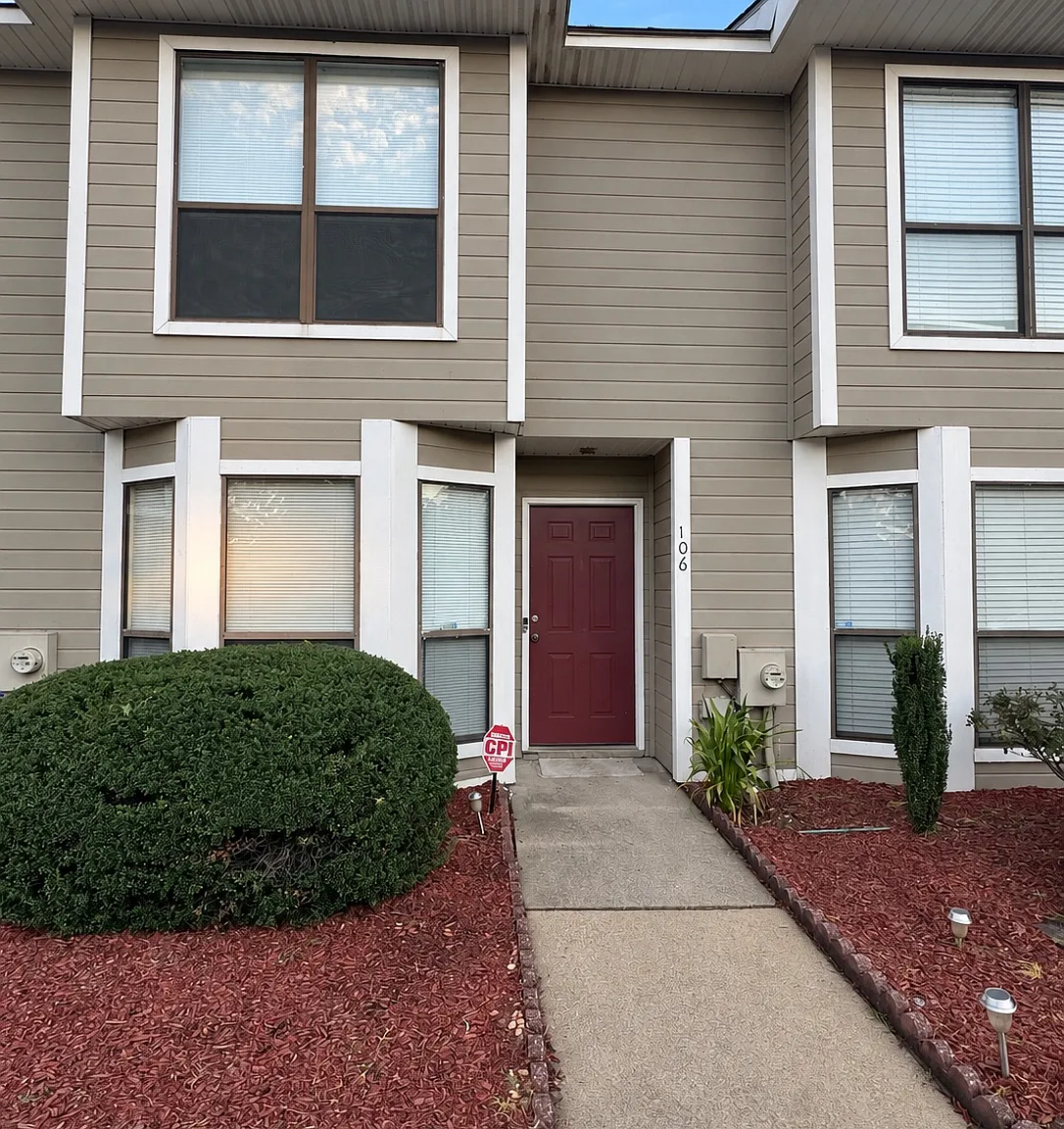 2 bed, 1.5 bath, 1275 sqft, $1,325 — Photo 1