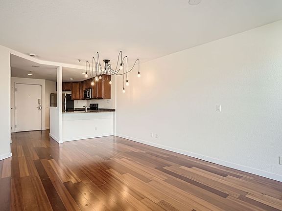 5th image of 100 Park Ave W APT 901