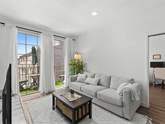 5th image of 621 N Bronson Ave APT 203