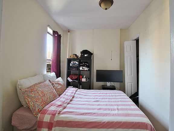 4th image of 25 Cornelia St APT 28