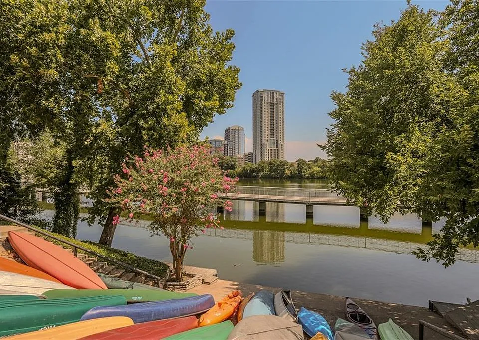 500 E Riverside Dr #229