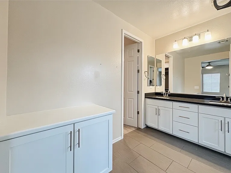 2345 W Gloria Ln — Photo 20