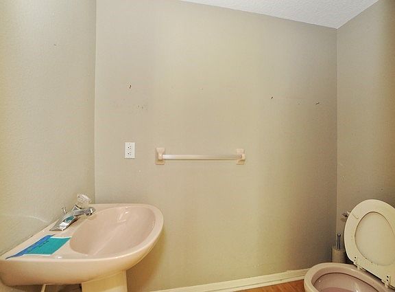 5th image of 15903 Benton Ct