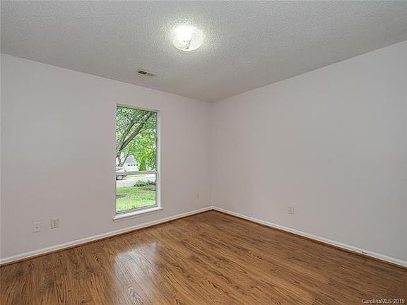 4th image of 1619 English Knoll Dr