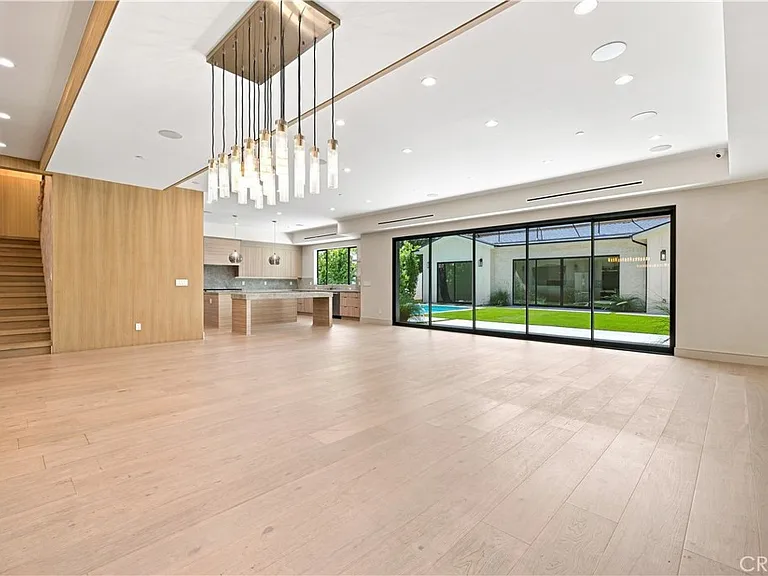 13944 Valleyheart Dr — Photo 15