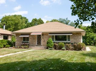 5700 N Milwaukee River Pkwy, Milwaukee, WI 53209