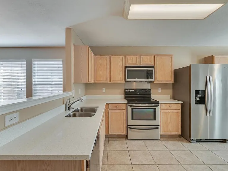 5536 Camarillo Dr — Photo 6