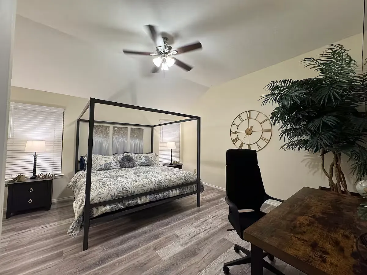 3 bed, 1556 sqft, $5,995 — Photo 3