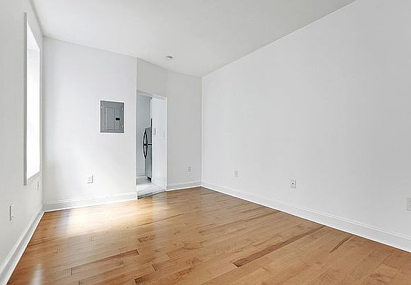 3rd image of 385 Fort Washington Ave APT 30