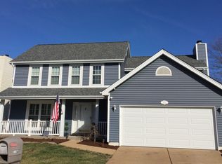 1067 Oakwood Farms Ln, Ballwin, MO 63021