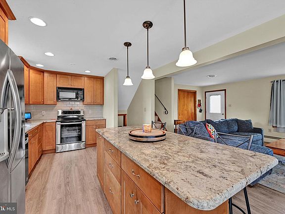 5th image of 33 Jayann Dr