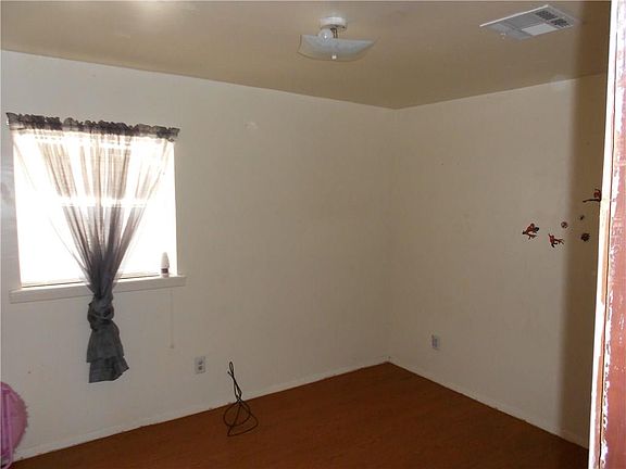 5th image of 420 Kyle St