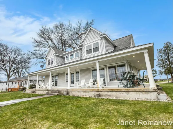 5589 E Kraemer Ct, Newaygo, MI 49337