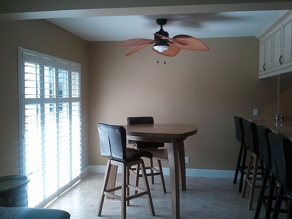 5th image of 1001 NE 8th Ave APT 109