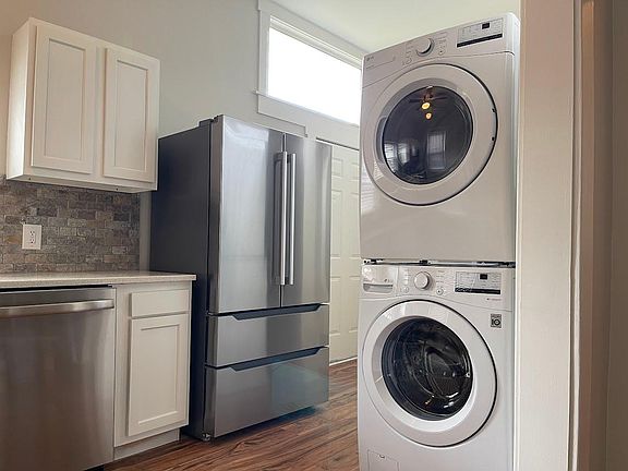 4th image of 920 Ash St #1