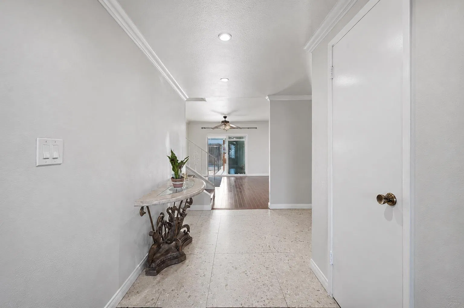 6 bed, 2600 sqft, $6,500 — Photo 2