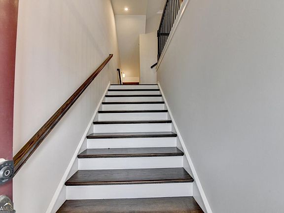 3rd image of 2083 Holtz Ln NW