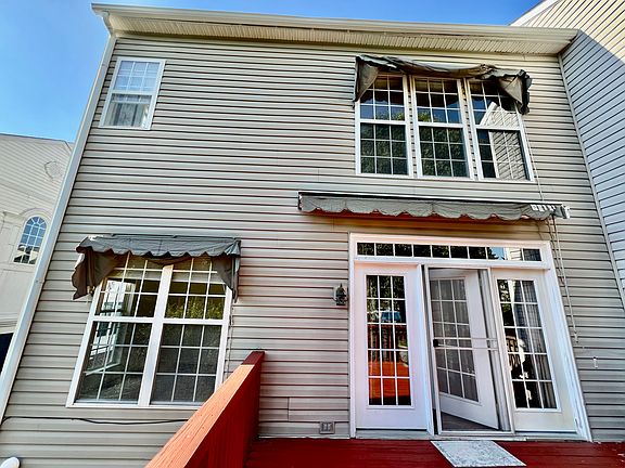 3rd image of 815 W Boxborough Dr