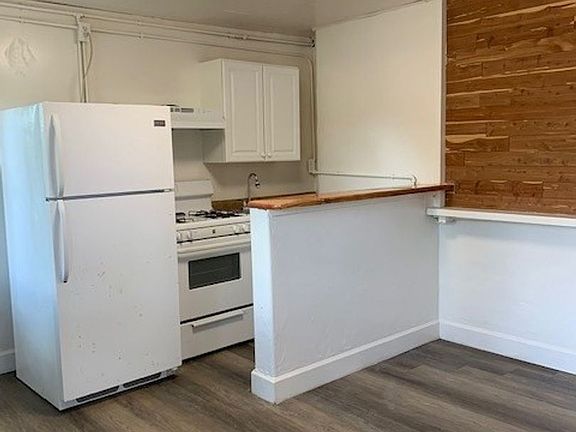 2nd image of 1017 El Camino Real N #9