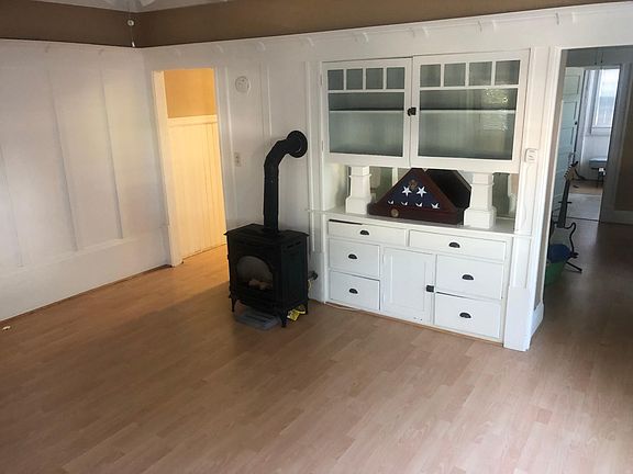 3rd image of 1901 G St APT 4
