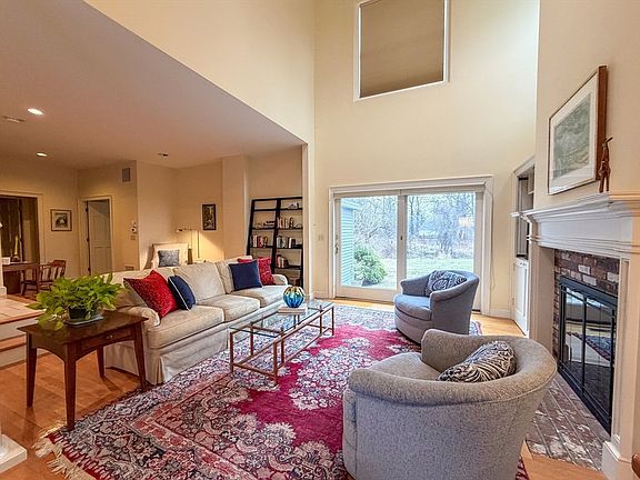 5th image of 6 Hopewell Farm Rd #6