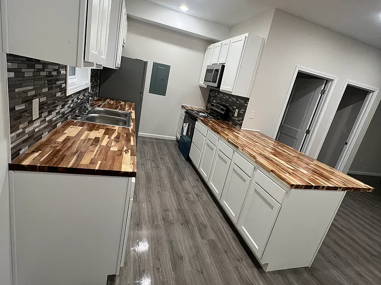 1410 College St — Photo 3
