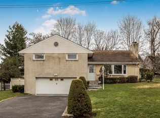 4 Ann Pl, Valhalla, NY 10595