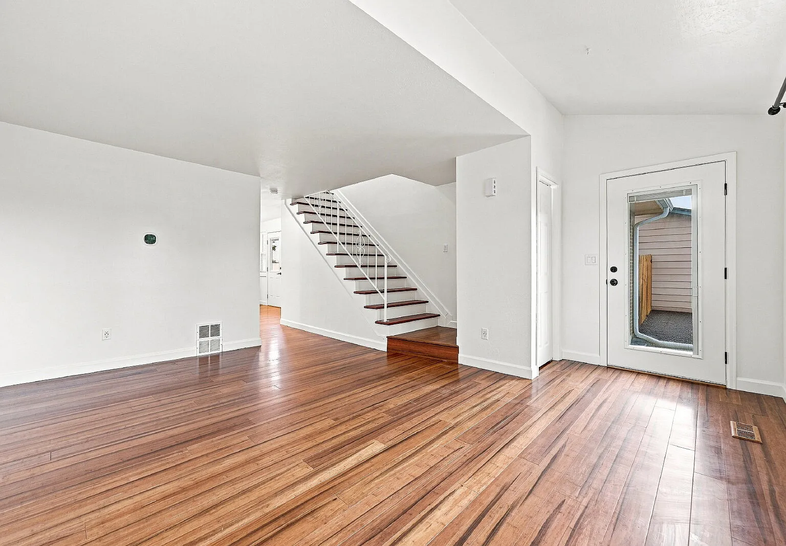 3 bed, 2.5 bath, 1553 sqft, $2,496 — Photo 4