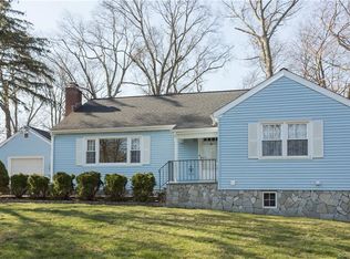 27 Tally Ho Ln, Stamford, CT 06905
