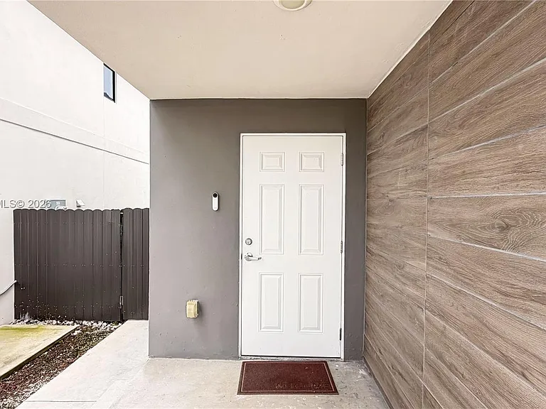 229 NW 12th Ct — Photo 5