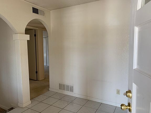 4th image of 856 Hempstead Dr