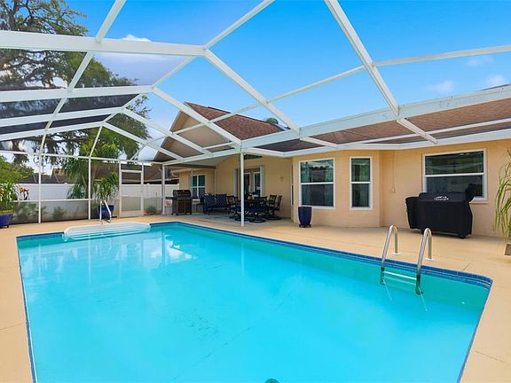 3rd image of 5408 Saltamonte Dr