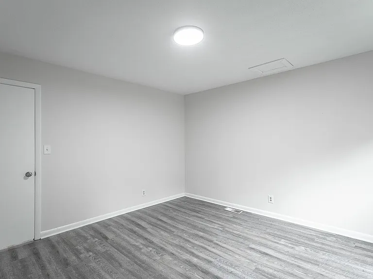 2404 Briggs Avenue — Photo 14