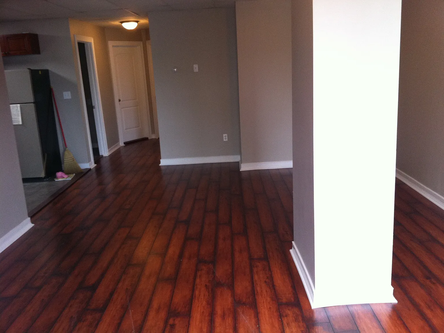 3 bed, 1250 sqft, $1,100 — Photo 2
