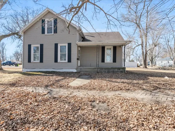 301 N 2nd Ave, Chenoa, IL 61726