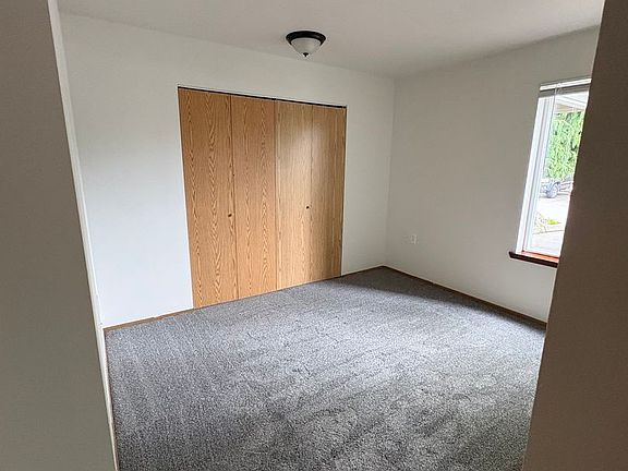 4th image of 1302 N 152nd St APT 1