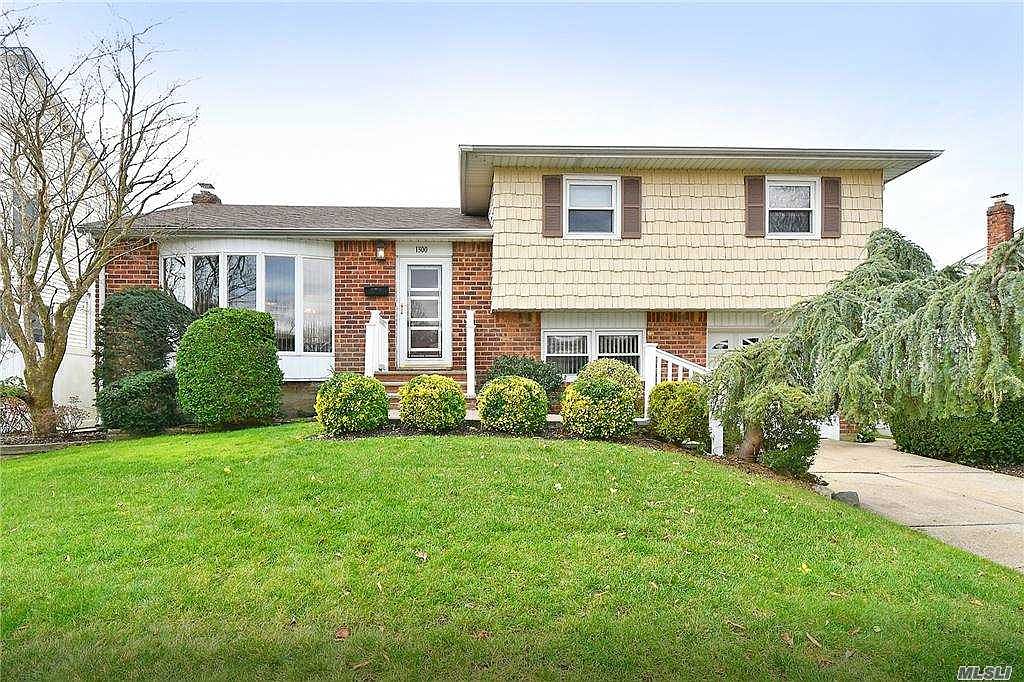 1300 Jonathan Ln, Wantagh, NY 11793 Zillow