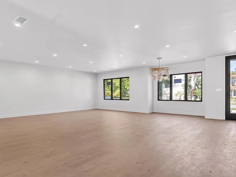 4819 Genesta Ave — Photo 10