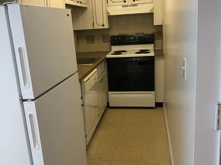 Lexington St Apartments — Photo 51